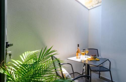 Old Town of Limassol Apartment | Roma Signature Suites by Nomads - Limassol Center Studios Walking Distance to Shops&Beach