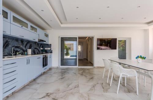 Kissonerga Villa | Olymp Royal Palace - Beachfront luxury Estate