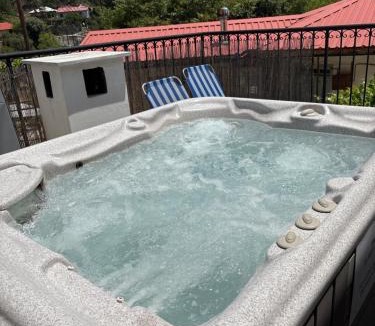 Treis Elies House | Love Holiday Suite 1
