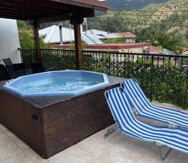 Treis Elies House | Love Holiday Suite 2