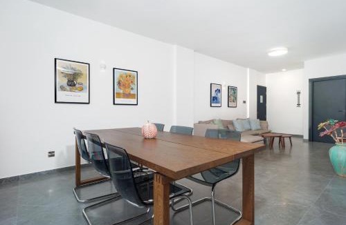 Larnaca City Centre Apartment | 3BDR Design Residence 125sqm 3 min to Finikoudes