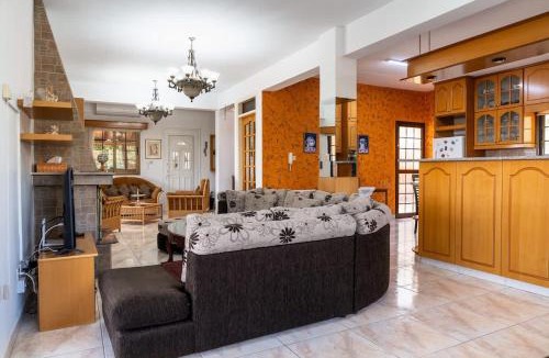 Mesa Chorio Villa | Epanora Villa