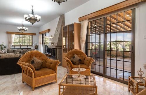 Mesa Chorio Villa | Epanora Villa