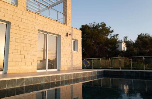 Agios Georgios Pegeias House | 4 Bedroom Villa at the Sea