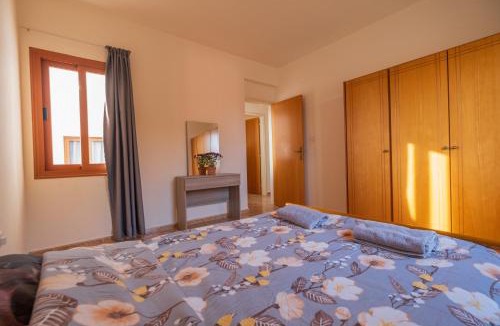 Kissonerga Apartment | Sunset Sea View Retreat with pool