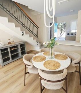 Universal Apartment | H&O Iris Blue Escape