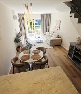 Universal Apartment | H&O Iris Blue Escape