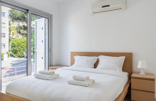 Agios Tychon Apartment | 2BR Modern Apt. w/pool & parking 500m From Beach