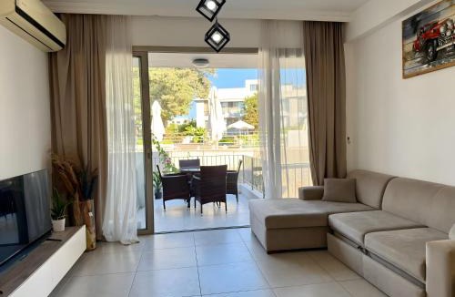 Karavas Apartment | Milos Park Homes Modern 2BR Apartment with Pool Alsancak Girne