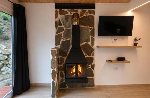 Vasa Koilaniou House | Pinecone Luxury Glamping