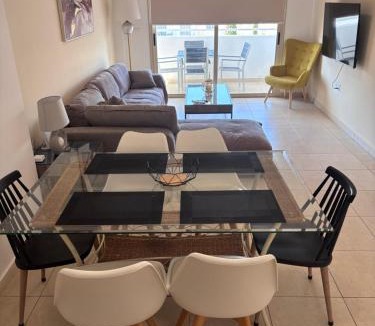 Universal Apartment | Modern 2 bedroom apartment with swimming pool