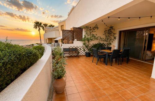 Chlorakas Apartment | The Anassa Suite - Gated Beachfront Retreat & Pool