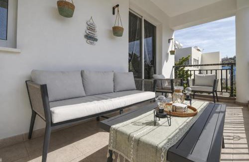 Universal Apartment | Olive Retreat - 1 BDR - Pool, Balcony, Parking