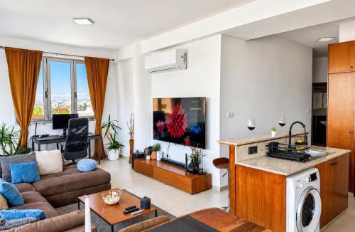 Larnaca Apartment | Seaview Apt 3 min Walk to Beach