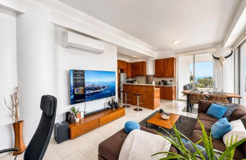 Larnaca Apartment | Seaview Apt 3 min Walk to Beach