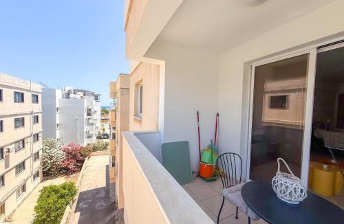 Skala Apartment | Emerald Sea Retreat 2 min from Mackenzie Beach and airport