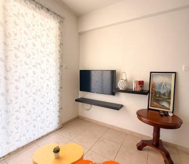 Skala Apartment | Emerald Sea Retreat 2 min from Mackenzie Beach and airport