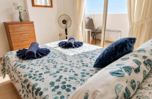 Peyia Town Apartment | 2 bedroom apartment E8 located pool level, sea view, FREE WIFI