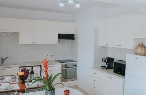 Universal Apartment | Sunny 2BR Apartment with Pool