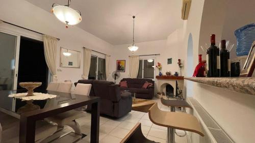 Tala Villa | Tala Heights Luxury 3Bedroom Villa- Private Pool, Garden & Sunset Views