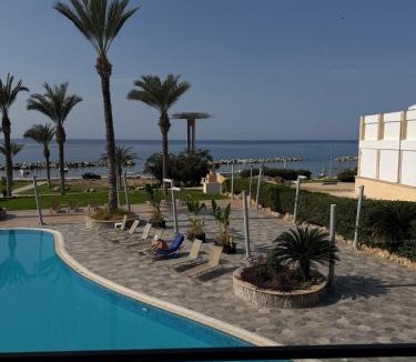 Chlorakas Apartment | Casa Milla Apartment mit großer Terrasse Meerblick direkt am Meer