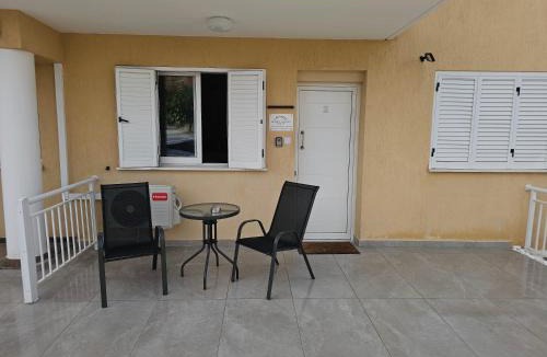 Paphos Apartment | Shiamis Modern House
