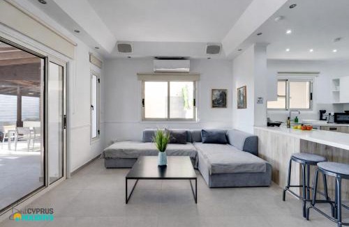 Meneou Villa | Beachfront Villa Carpe Diem