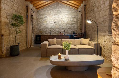 Choulou Apartment | Philoxenia Stone Suites