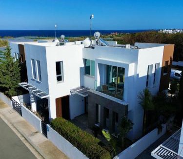 Kapparis Villa | Sapphire Edge Villa Bright 3BR with Swimming Pool