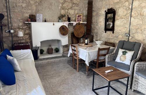 Kathikas House | Giagia Melani's Village House