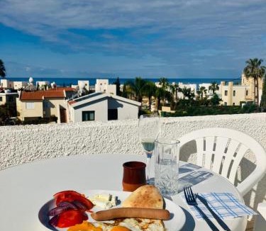 Chlorakas Apartment | 260 m to Beach, Sea&Sunset view terrasa
