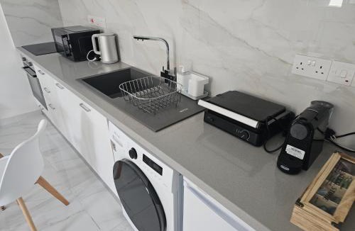 Paphos Apartment | Shiamis Modern House