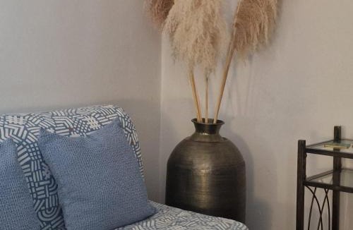 Germasogeia Apartment | Kalimera A Lovely 1-bedroom rental with ensuite and Kitchen