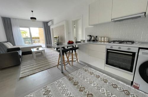 Trikomo Apartment | Family friendly modern flat in Caesar Resort &SPA, Long Beach İSKELE, KKTC