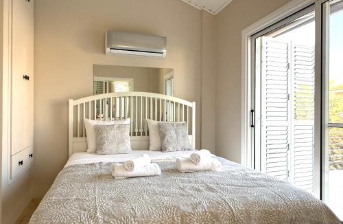 Pervolia Villa | Onyx Beach Villa - Cozy 2BR - Walk to Beach