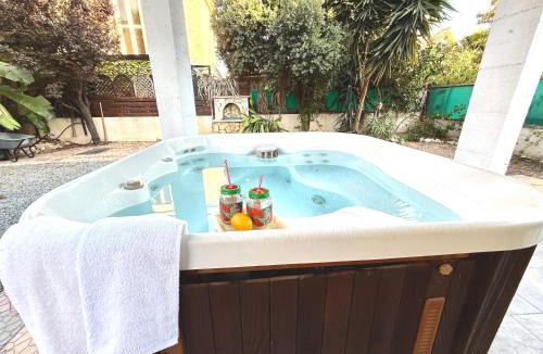 Pervolia Villa | Onyx Beach Villa - Cozy 2BR - Walk to Beach