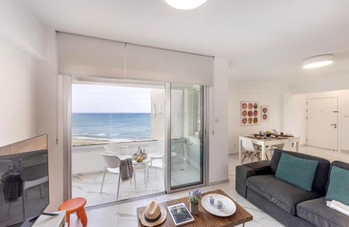 Larnaca Apartment | Mackenzie Leo Seafront Suite