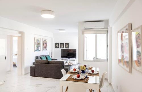 Larnaca Apartment | Mackenzie Leo Seafront Suite