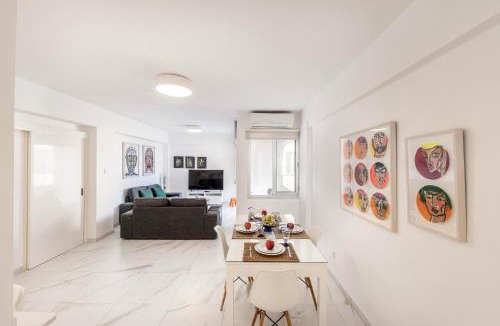 Larnaca Apartment | Mackenzie Leo Seafront Suite
