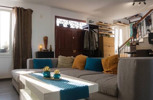 Oroklini House | Comfy room with sea view in Villa private pool