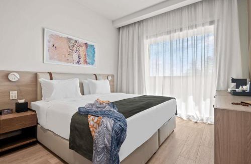 Larnaca City Centre Hotel | Mercure Larnaca Finikoudes Beach