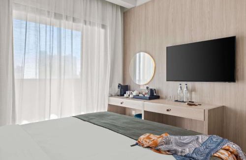 Larnaca City Centre Hotel | Mercure Larnaca Finikoudes Beach