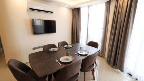 Kornos Apartment | Girne Merkezde Geniş Teraslı Havuzlu Daire