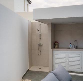 Oroklini House | Villa Oro Hills w private hot tub jacuzzi