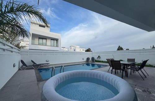 Livadia House | Hubstay - Seaview Villa Oriana in Larnaca