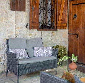 Lofou House | Maison Des Vignes Lofou