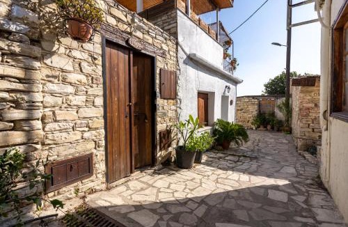 Kato Lefkara House | Villa Monti Cozy Yard & BBQ Perfect for Families & Friends