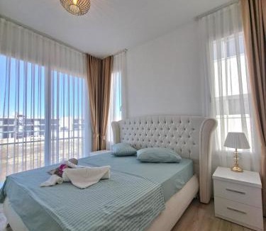 Gastria Apartment | Spacious & Bright 2BR Apartment, 5min to Beach