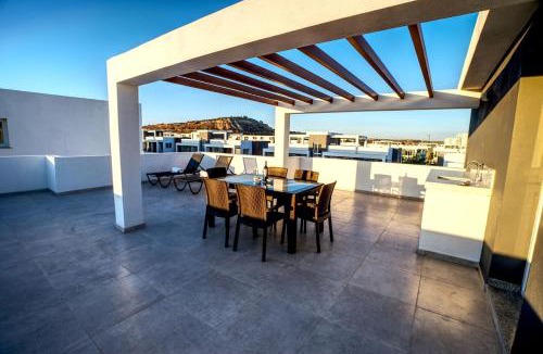 Gastria Apartment | Spacious & Bright 2BR Apartment, 5min to Beach