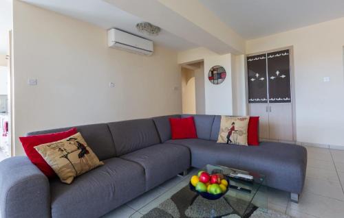 Chlorakas Apartment | Spacious sea view apartment